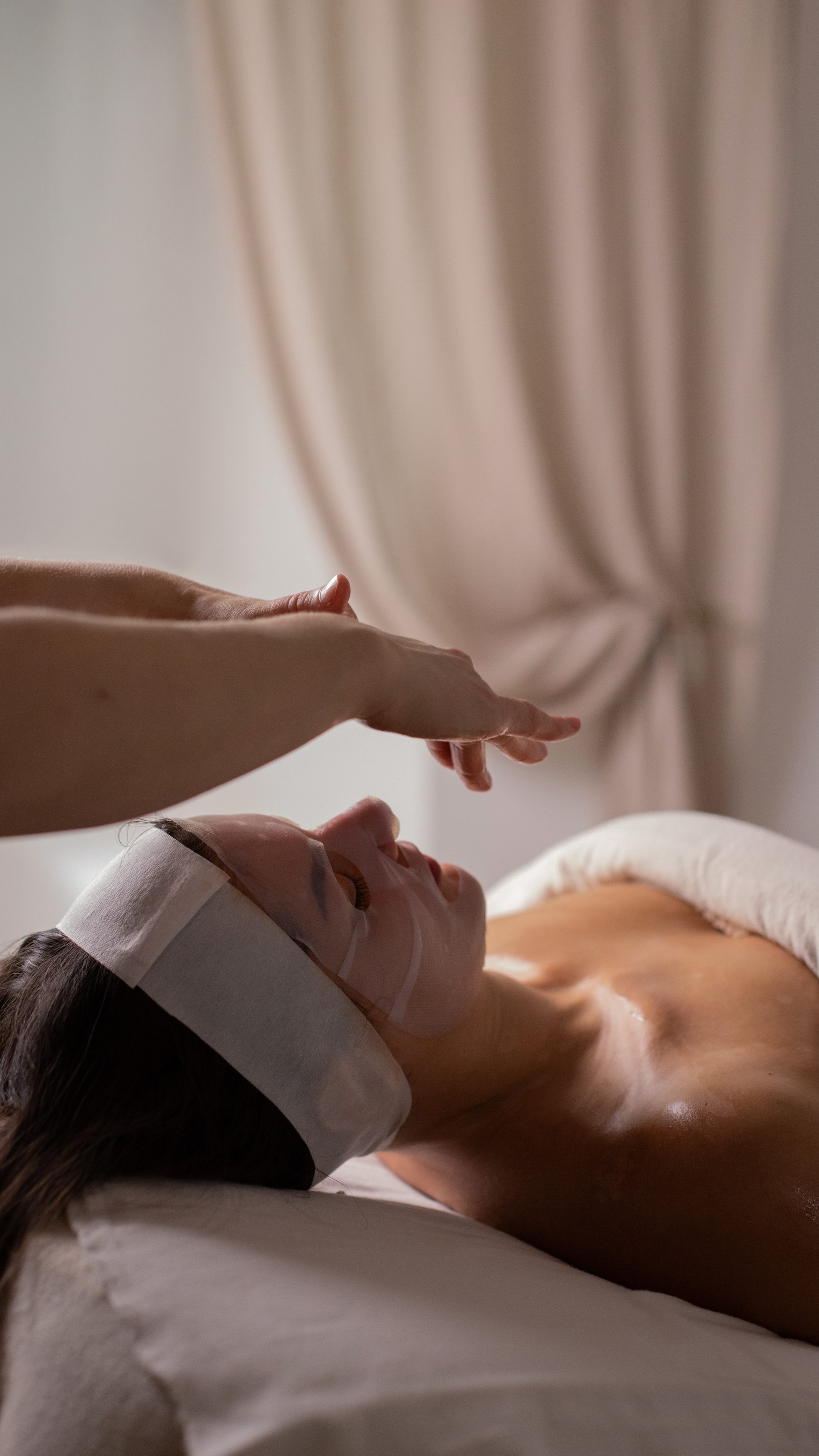 CosmoFacial™ Studio Schaffhausen – facial massage Zurich – natural facial rejuvenation without needles